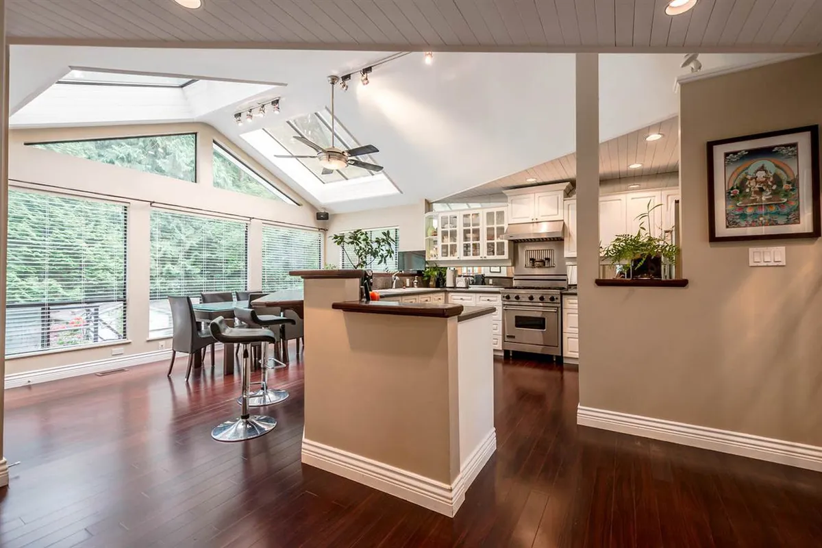 Kitchen before renovation